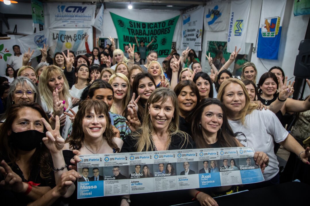 Di Tullio junto a trabajadoras municipales de Ituzaingó: "Vamos a construir el triunfo de Sergio Massa y Axel Kicillof"